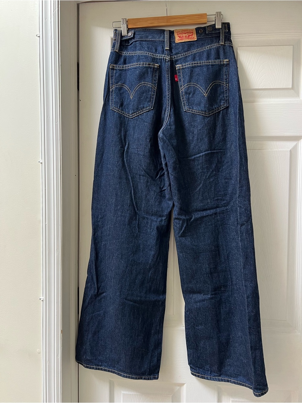 Levi cinch baggy- size 27
